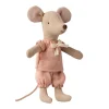 Hermana Pequeña Raton en Caja de Cerillas