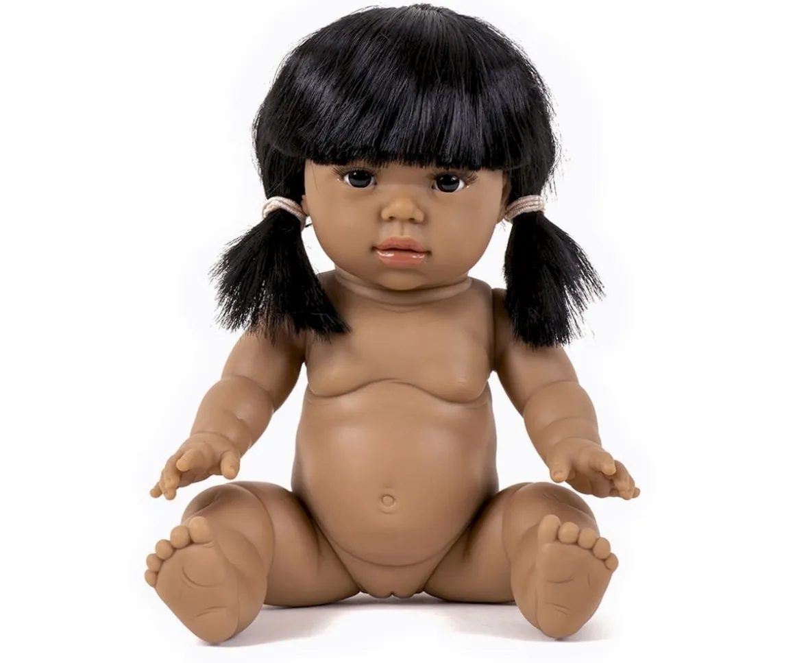 Muñeca Gordis Latika con Pelele Léonore Crudo y Cangrejeras Beige
