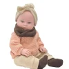 Muñeco Les Bambinis Yaëlle con Ropa de Invierno y Suéter de Punto Rosa